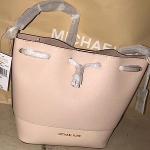 Michael kors blush shoulder bag